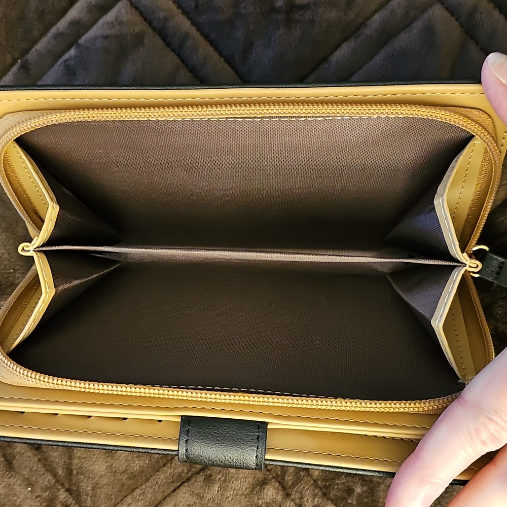 Wallet ~ NEW - Picture 10 of 12